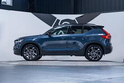 2022 Volvo Xc40 - Thumbnail