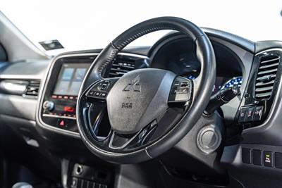 2021 Mitsubishi Outlander - Thumbnail