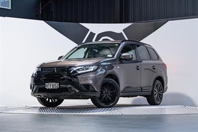 2021 Mitsubishi Outlander - Thumbnail