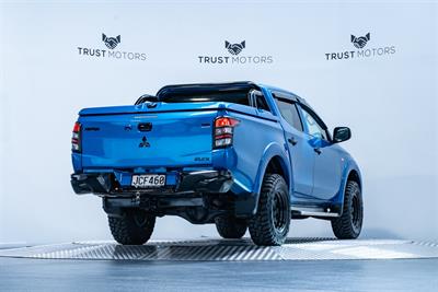 2015 Mitsubishi Triton - Thumbnail