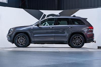 2017 Jeep Grand Cherokee - Thumbnail