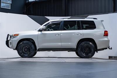 2013 Toyota Landcruiser - Thumbnail