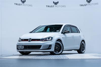 2014 Volkswagen Golf - Thumbnail