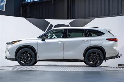 2021 Toyota Highlander - Thumbnail