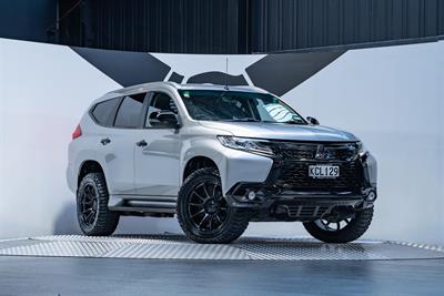 2016 Mitsubishi Pajero Sport - Thumbnail