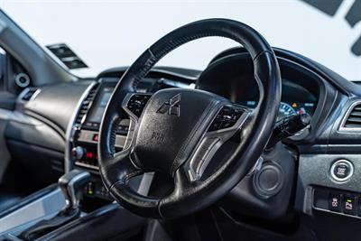 2022 Mitsubishi Pajero Sport - Thumbnail