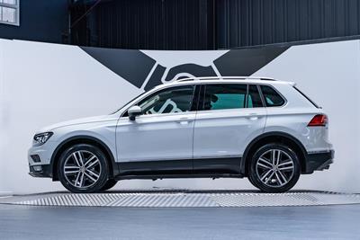 2018 Volkswagen Tiguan - Thumbnail